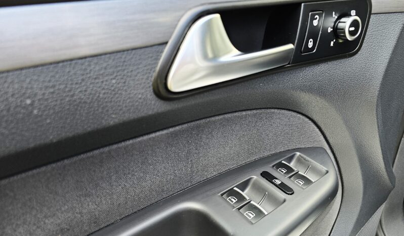 
								Volkswagen Touran 1.6 TDI full									