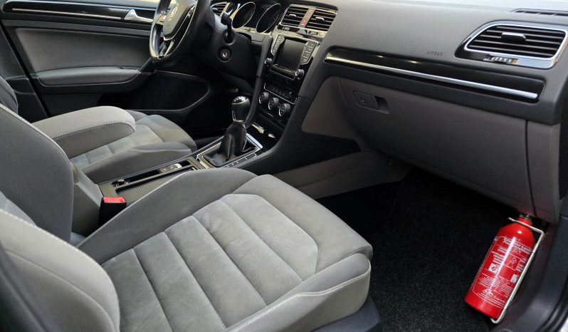 
								Volkswagen Golf 7 Variant 2.0 TDI Highline ACC Alcantara full									