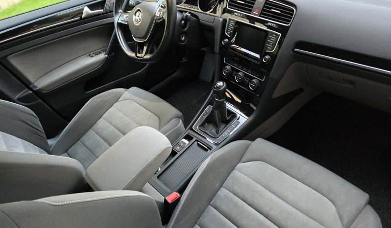 
								Volkswagen Golf 7 Variant 2.0 TDI Highline ACC Alcantara full									